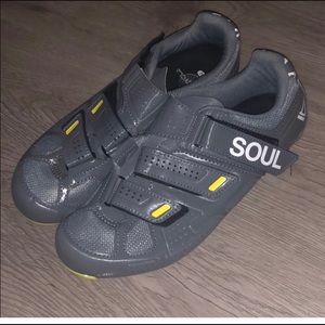 Soul cycle shoes 42